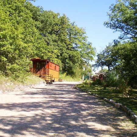 Bed and Breakfast Les Roziers - Roulotte Bagnac Экстерьер фото