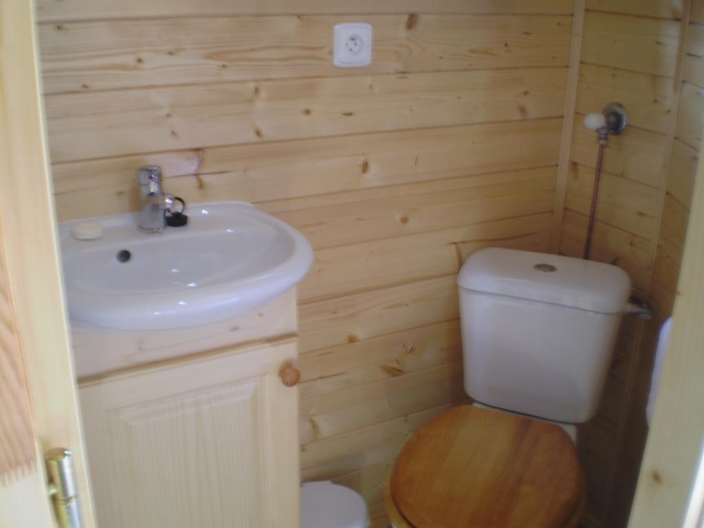 Bed and Breakfast Les Roziers - Roulotte Bagnac Экстерьер фото