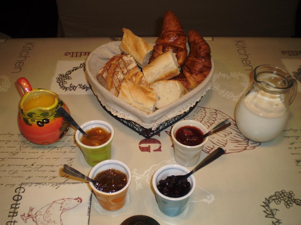 Bed and Breakfast Les Roziers - Roulotte Bagnac Экстерьер фото