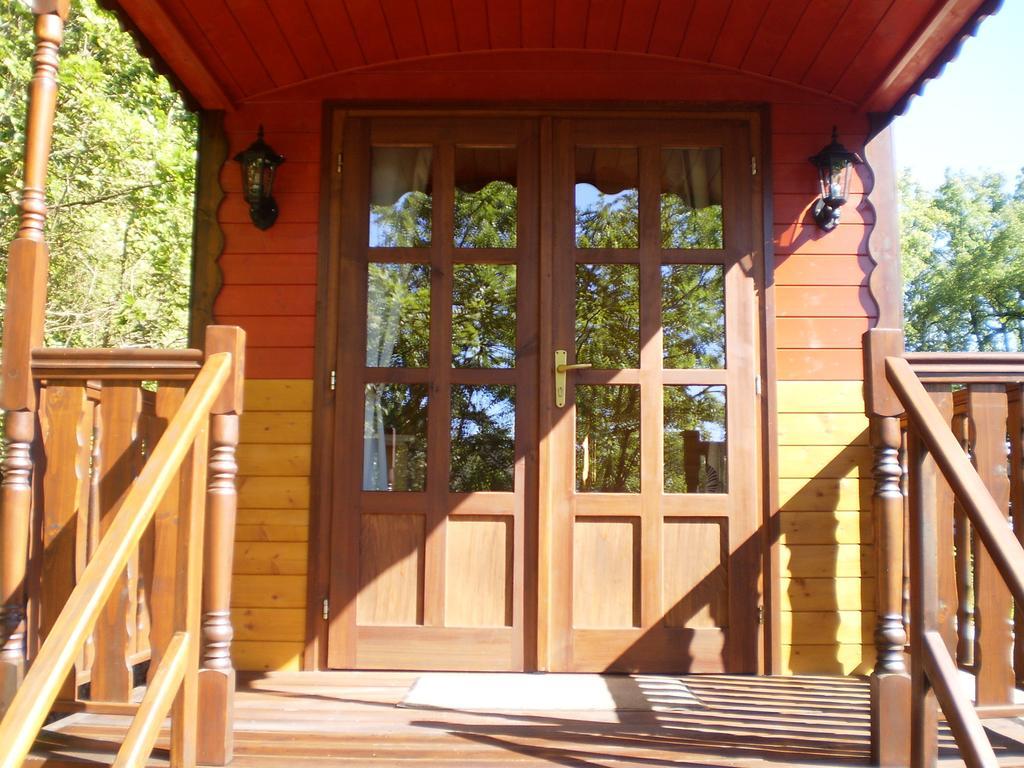 Bed and Breakfast Les Roziers - Roulotte Bagnac Номер фото