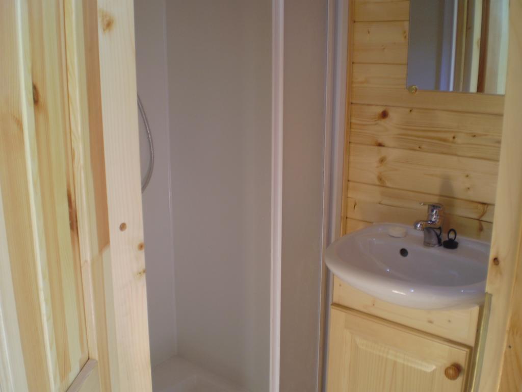 Bed and Breakfast Les Roziers - Roulotte Bagnac Номер фото